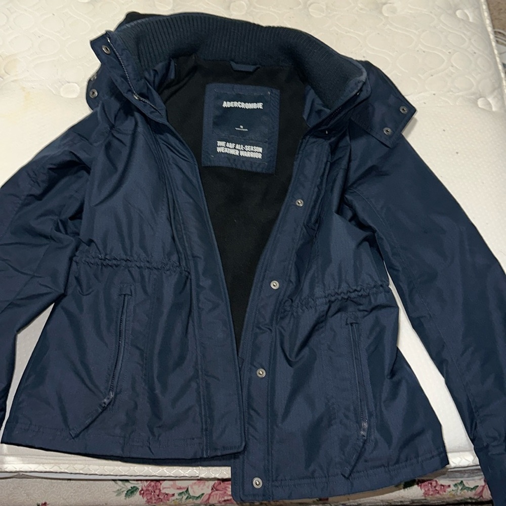 navy blue Abercrombie all weather hooded jacket